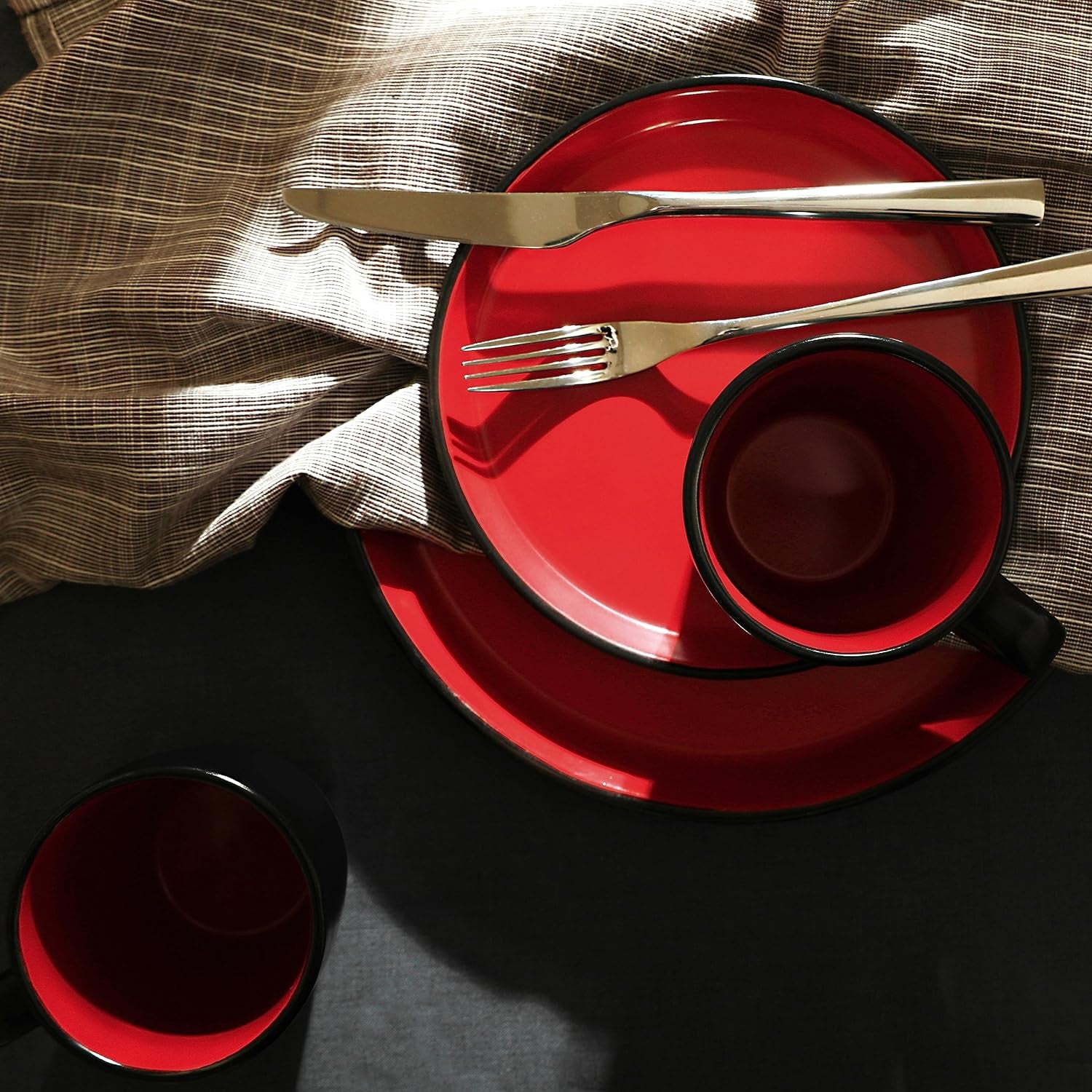 Albie Stoneware 16 Piece Dinnerware Set, Plates and Bowls Sets, Dish Set for 4, Red and Black, Microwave & Dishwasher Safe